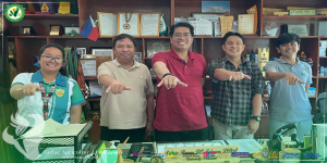 𝐂𝐀𝐏𝐓𝐔𝐑𝐄𝐃 𝐈𝐍 𝐋𝐄𝐍𝐒 | Researchers from the Rice Chemistry and Food Science Division (RCFSD) of the Department of Agriculture - Philippine Rice Research Institute (DA-PhilRice) pay a courtesy visit to Dr. Silverio Ramon DC. Salunson
